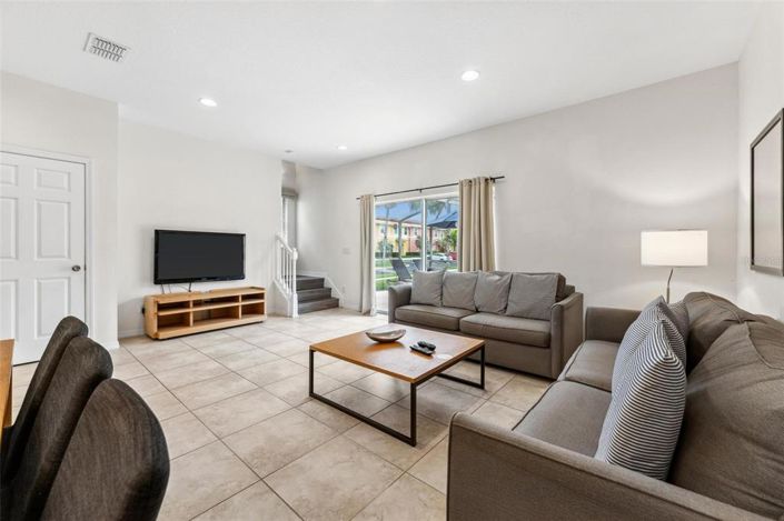 Image No.19-3 Bed Townhouse for sale