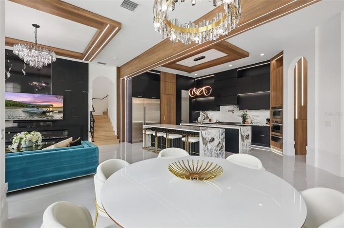 Image No.12-5 Bed Property for sale