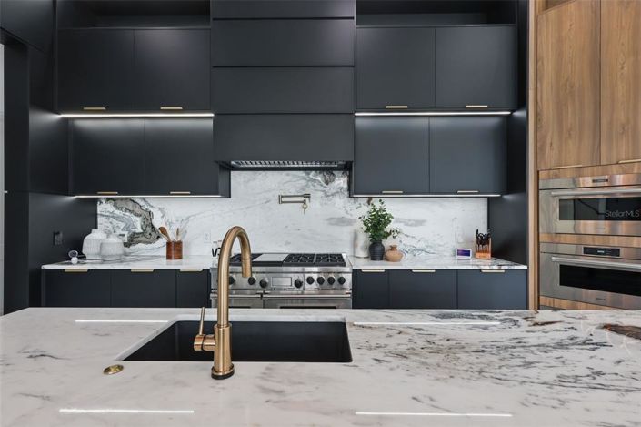 Image No.16-5 Bed Property for sale