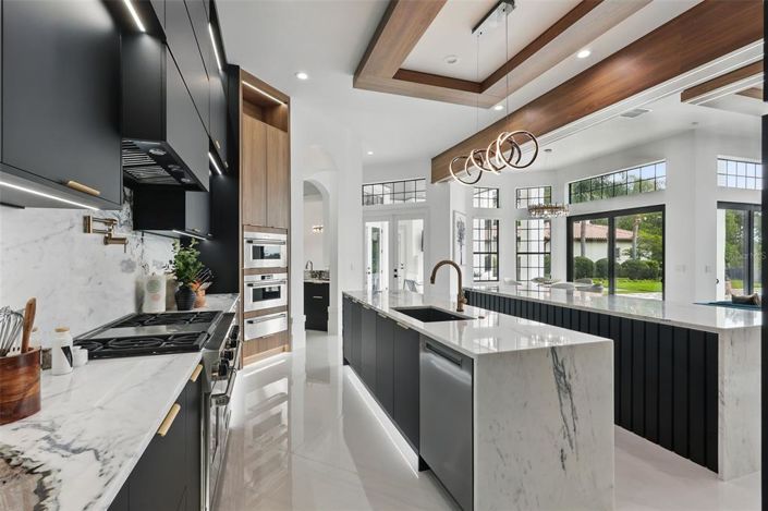 Image No.17-5 Bed Property for sale