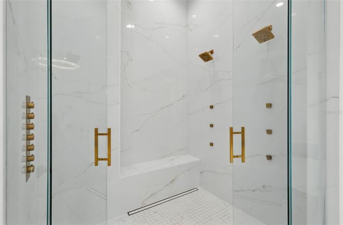 Image No.29-5 Bed Property for sale