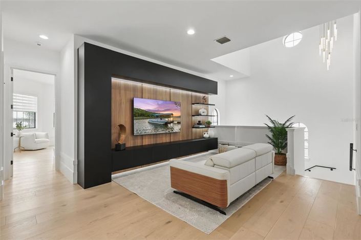 Image No.32-5 Bed Property for sale