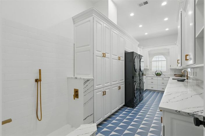 Image No.40-5 Bed Property for sale