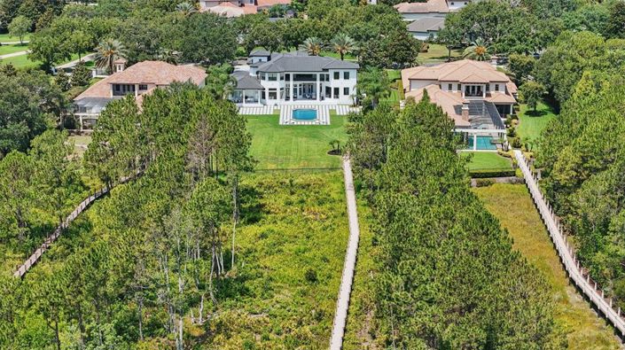 Image No.68-5 Bed Property for sale