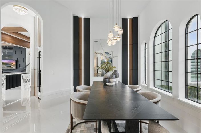 Image No.8-5 Bed Property for sale