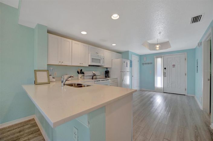 Image No.10-2 Bed Property for sale