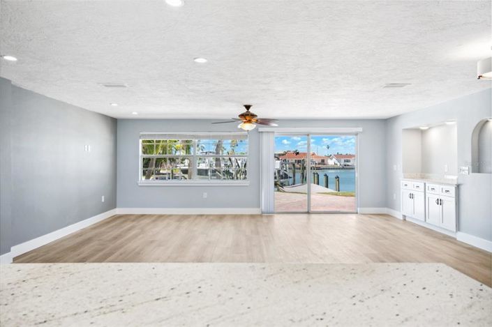 Image No.12-3 Bed Property for sale