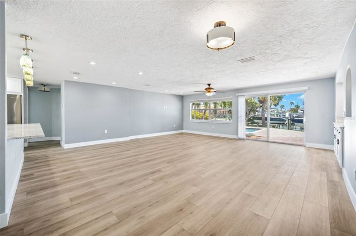 Image No.19-3 Bed Property for sale