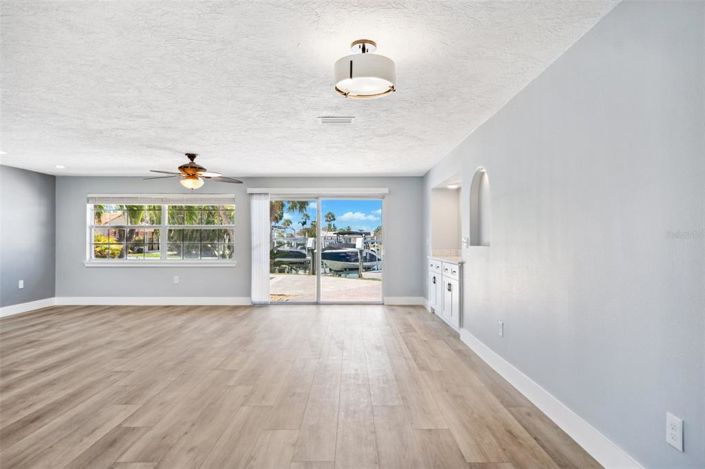 Image No.23-3 Bed Property for sale