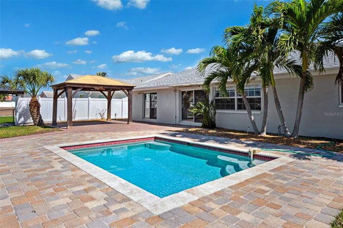 Image No.37-3 Bed Property for sale