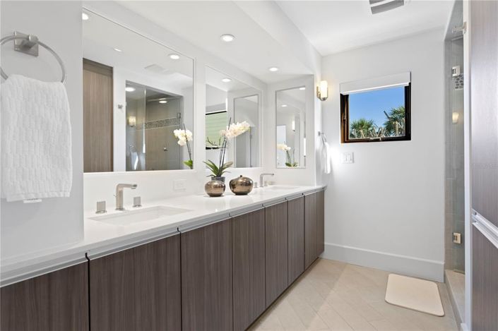 Image No.35-4 Bed Property for sale