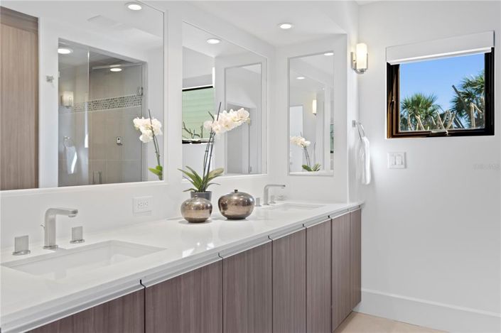 Image No.36-4 Bed Property for sale