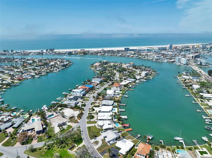 Image No.10-4 Bed Property for sale