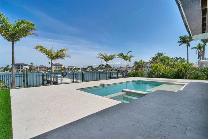 Image No.16-4 Bed Property for sale