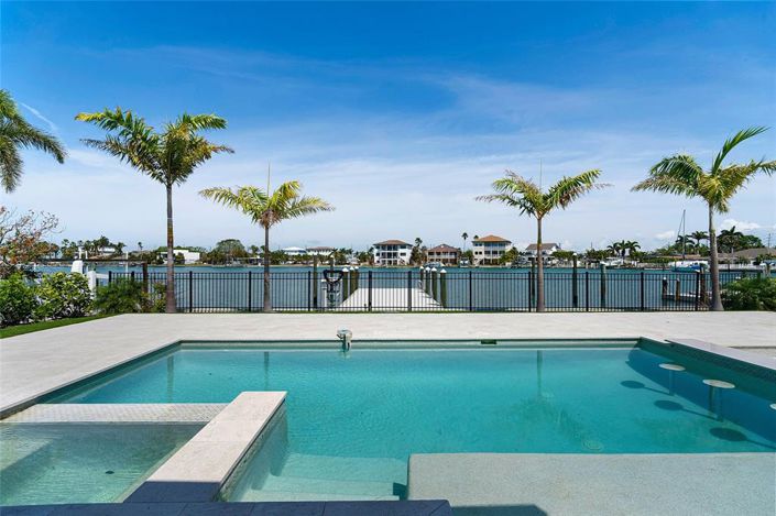 Image No.17-4 Bed Property for sale