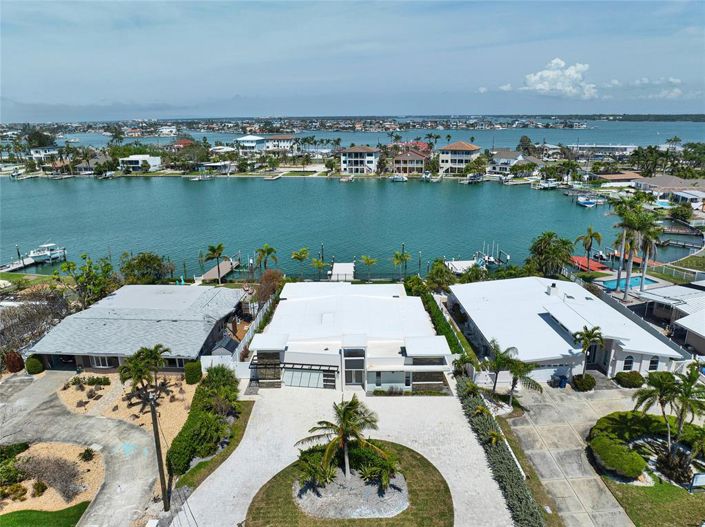 Image No.2-4 Bed Property for sale