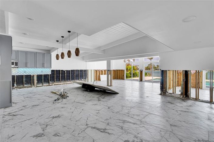 Image No.32-4 Bed Property for sale