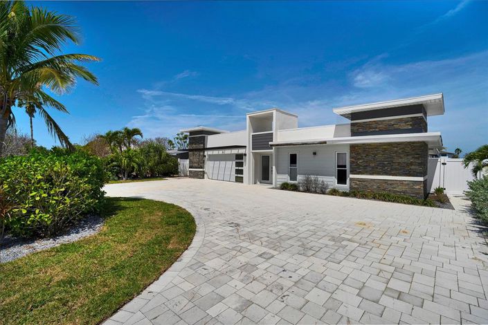 Image No.52-4 Bed Property for sale