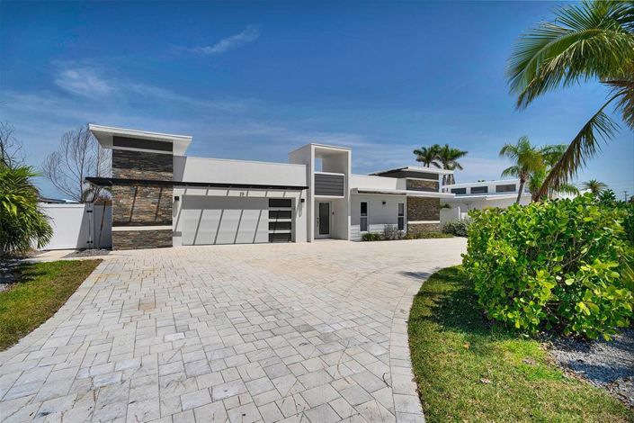 Image No.54-4 Bed Property for sale