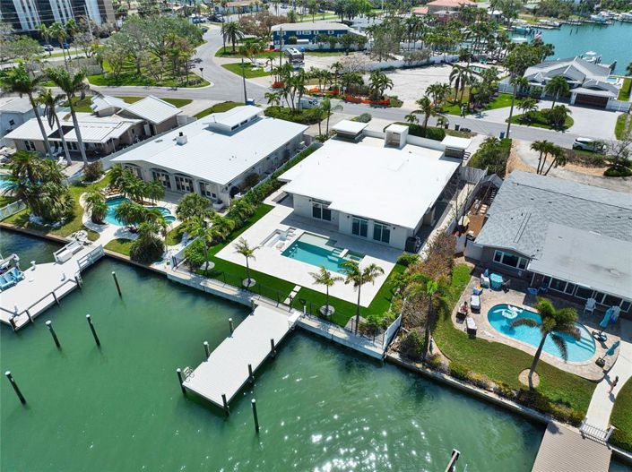 Image No.6-4 Bed Property for sale