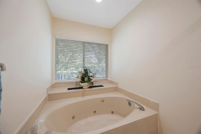 Image No.29-3 Bed Townhouse for sale