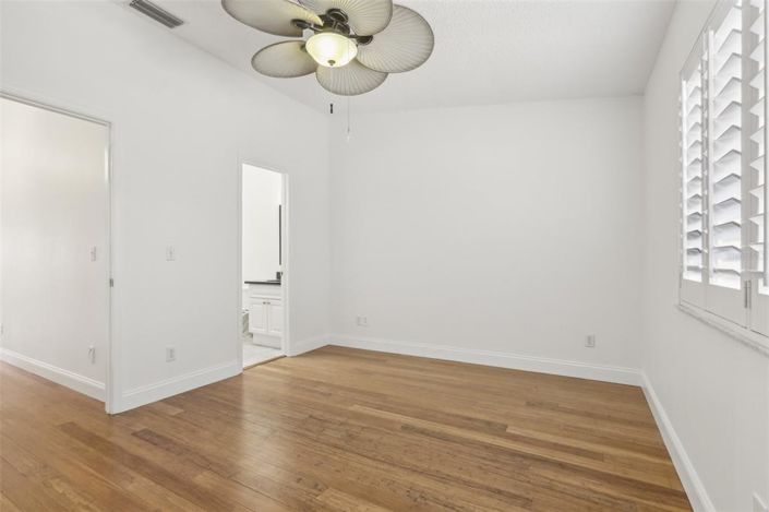 Image No.19-3 Bed Townhouse for sale