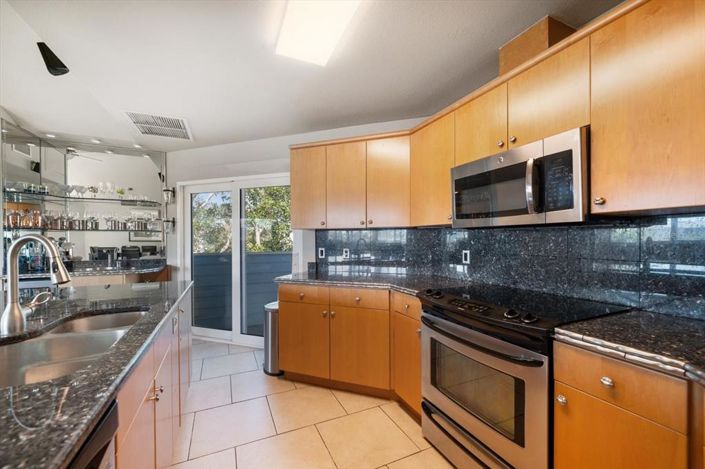 Image No.12-4 Bed Property for sale