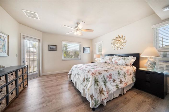 Image No.28-4 Bed Property for sale