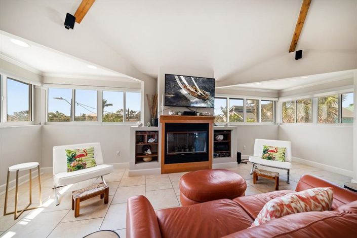 Image No.4-4 Bed Property for sale