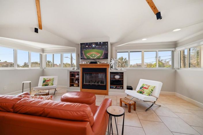 Image No.6-4 Bed Property for sale