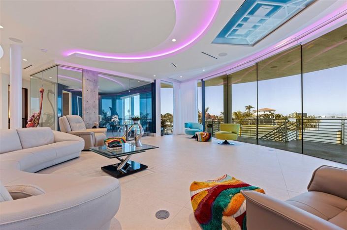 Image No.18-5 Bed Property for sale