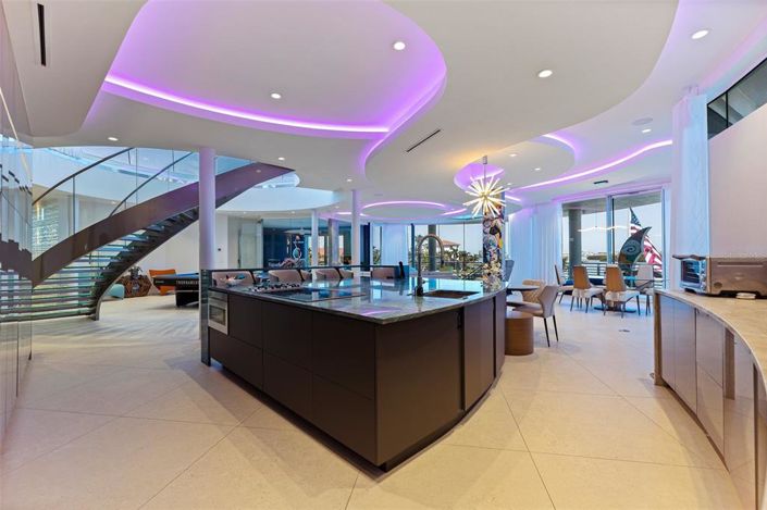 Image No.20-5 Bed Property for sale