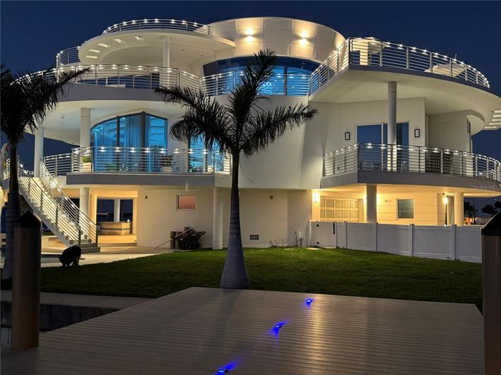 Image No.3-5 Bed Property for sale