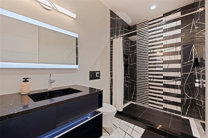 Image No.32-5 Bed Property for sale