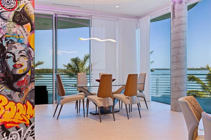 Image No.5-5 Bed Property for sale