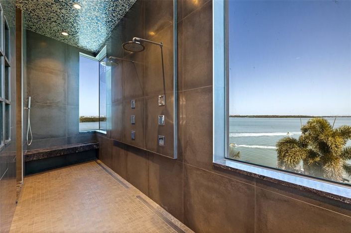 Image No.51-5 Bed Property for sale