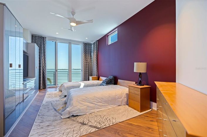 Image No.53-5 Bed Property for sale