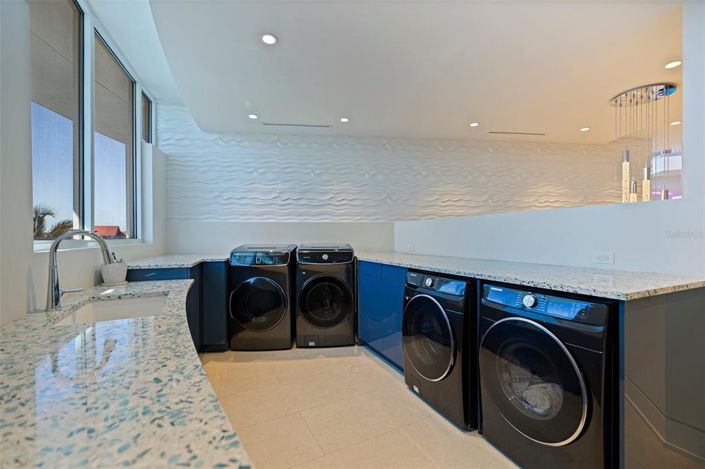 Image No.55-5 Bed Property for sale