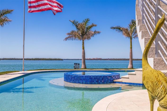 Image No.66-5 Bed Property for sale