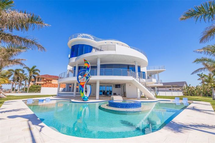 Image No.7-5 Bed Property for sale