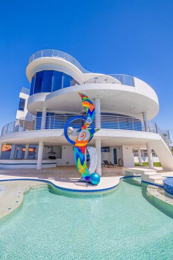 Image No.76-5 Bed Property for sale