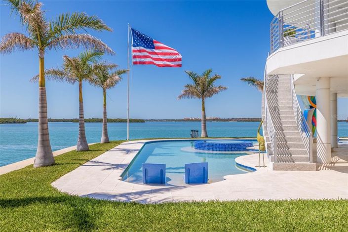 Image No.80-5 Bed Property for sale