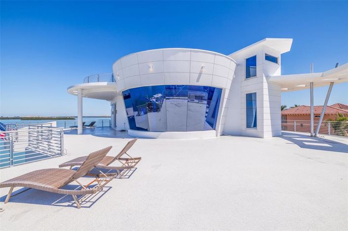 Image No.81-5 Bed Property for sale