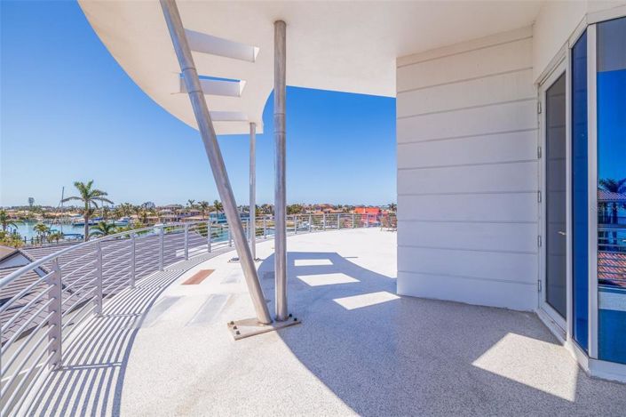 Image No.87-5 Bed Property for sale