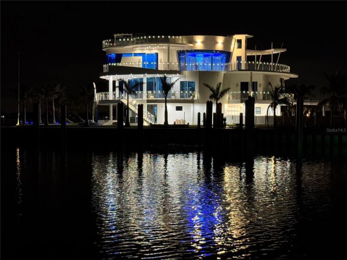 Image No.96-5 Bed Property for sale