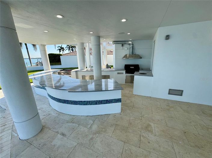 Image No.97-5 Bed Property for sale