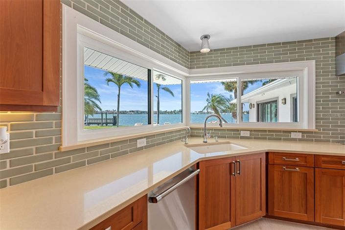 Image No.30-4 Bed Property for sale