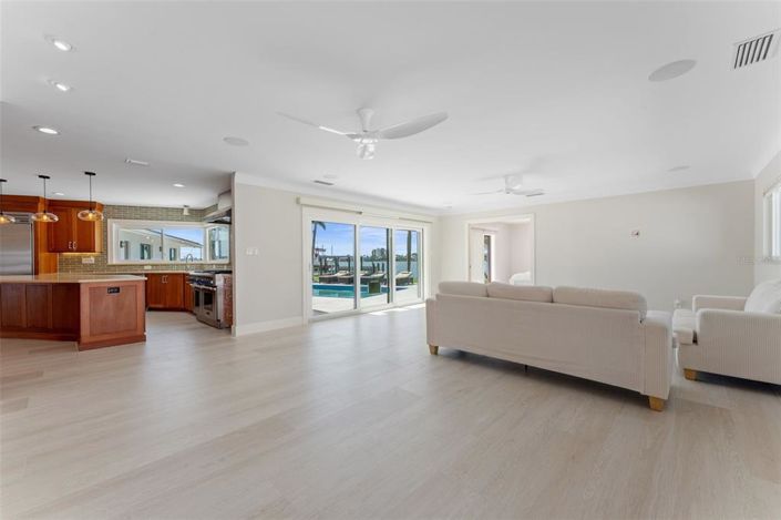 Image No.35-4 Bed Property for sale