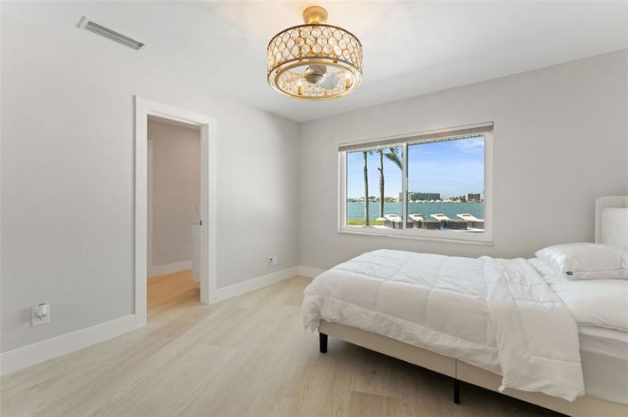 Image No.45-4 Bed Property for sale