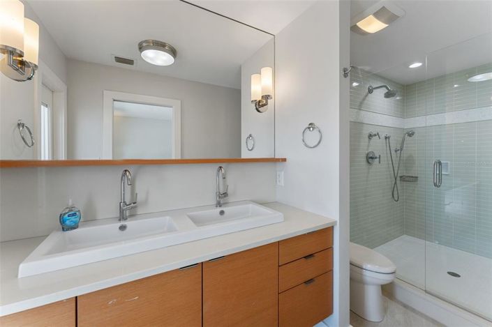 Image No.57-4 Bed Property for sale